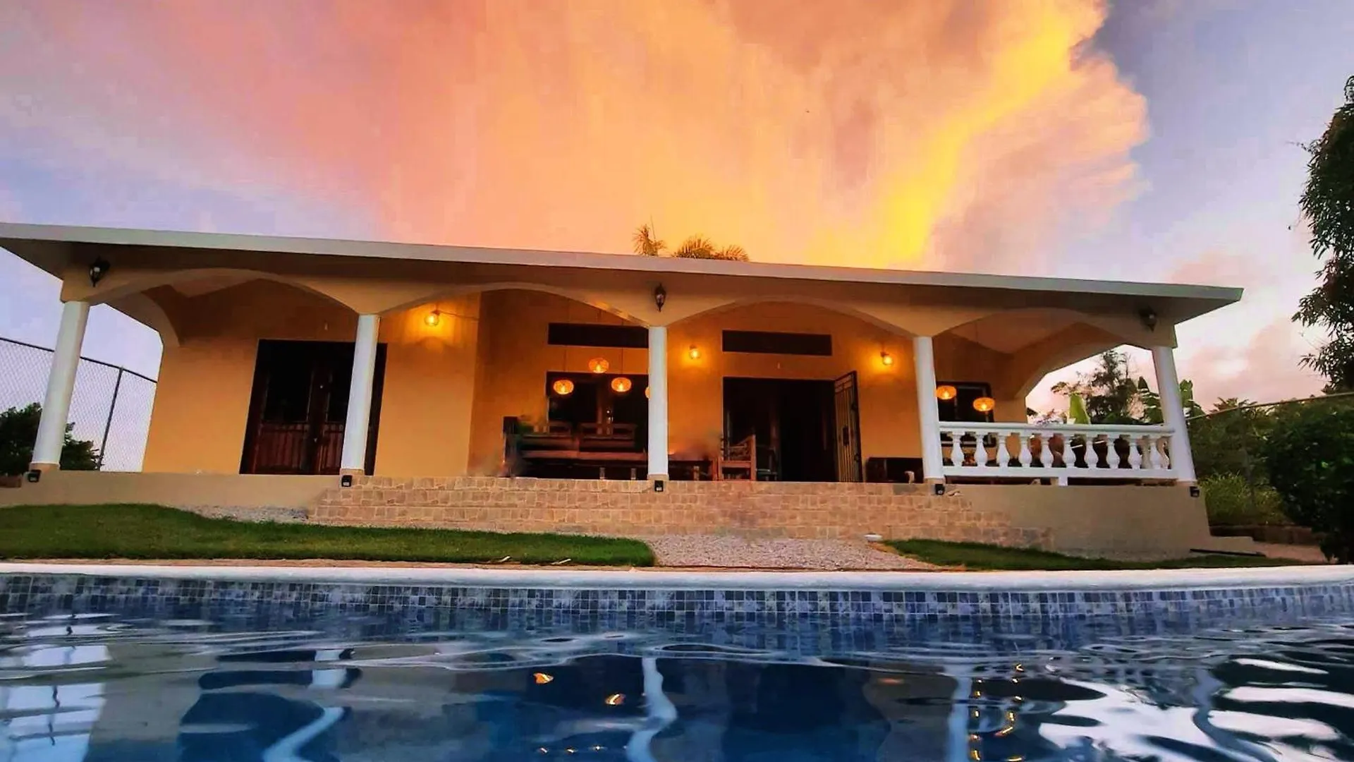 Villa Karolina contacts